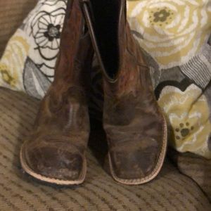 Boys leather Ariat  boots size 12.